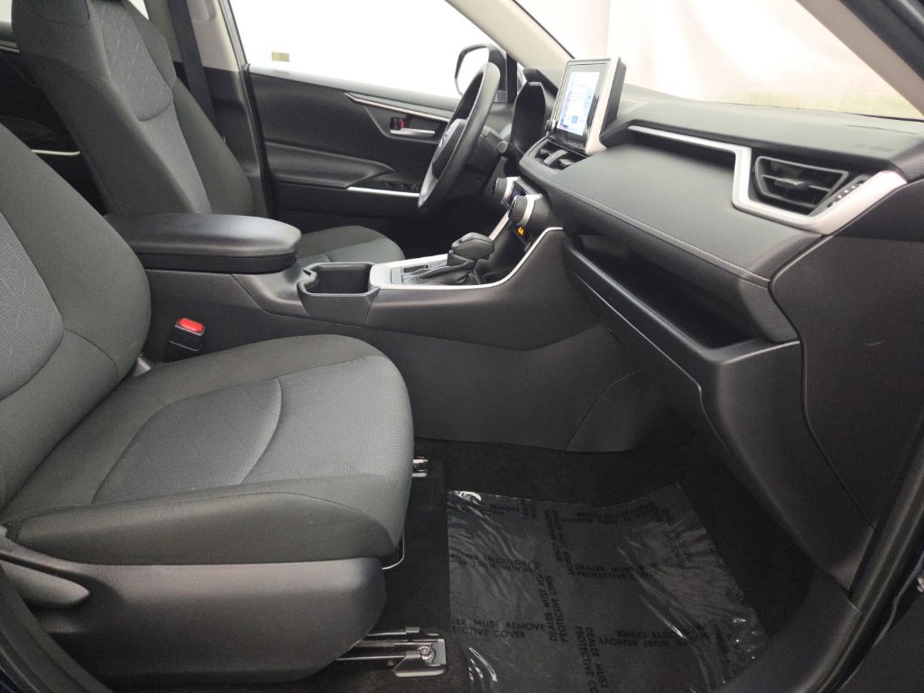 Used 2025 Toyota RAV4 XLE AWD/4WD image 16