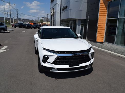 Used 2023 Chevrolet Blazer LT w/ Driver Confidence Package AWD/4WD image 2
