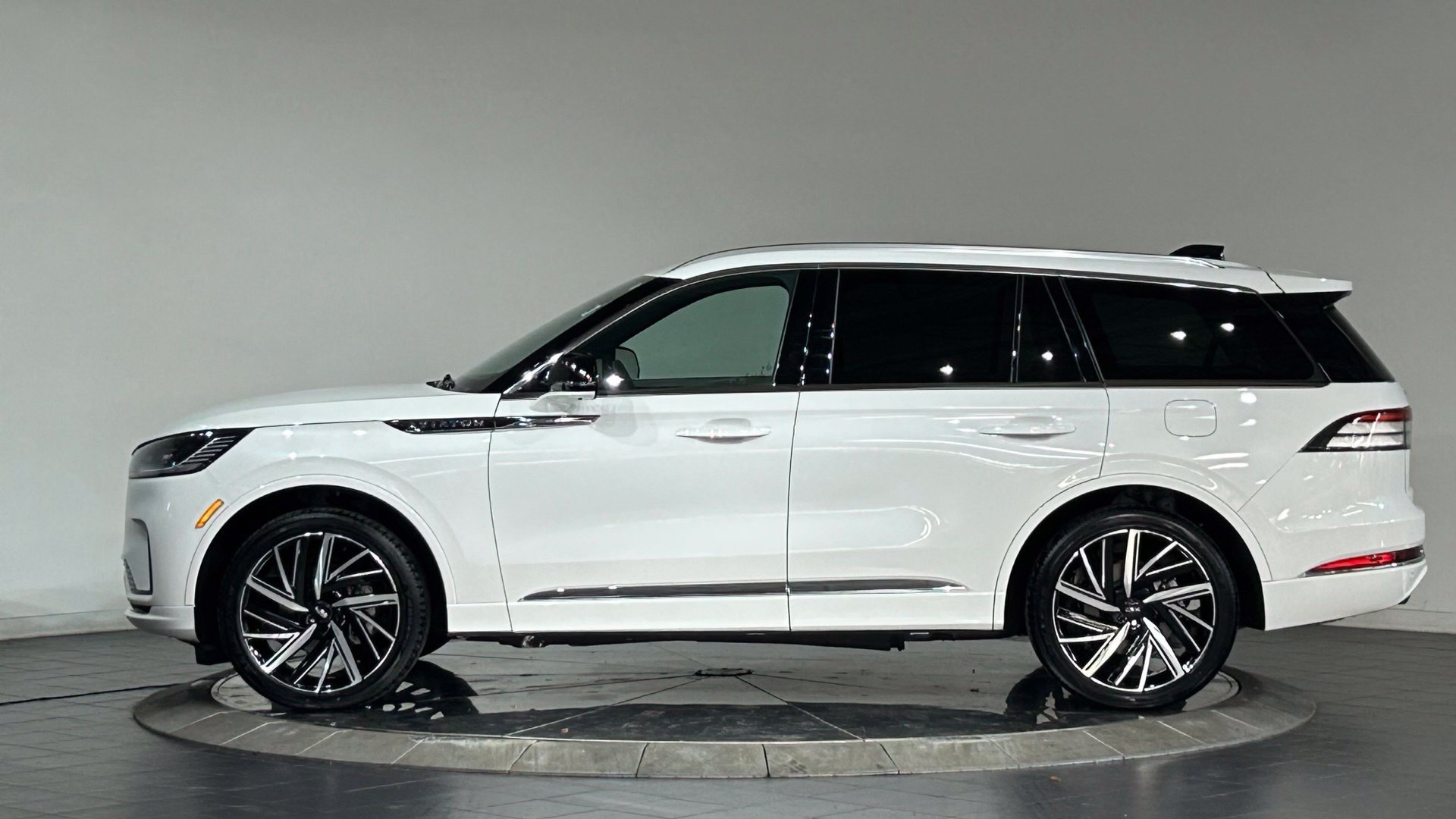 Used 2026 Lincoln Aviator Black Label AWD/4WD image 5
