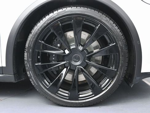 Used 2022 Tesla Model X image 13