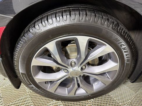 Used 2017 Chrysler Pacifica Limited w/ UConnect Theater Package image 17