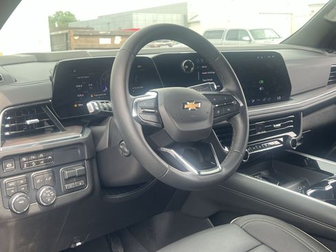 Used 2025 Chevrolet Tahoe Premier AWD/4WD image 15
