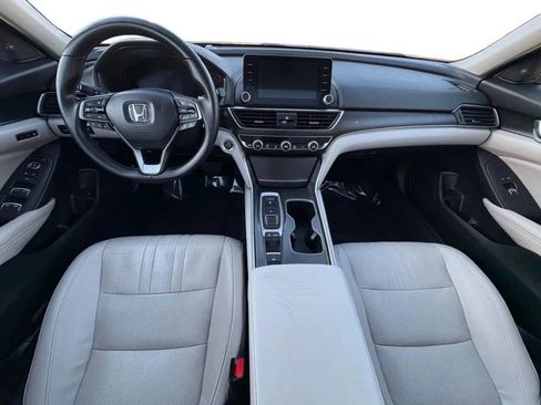 Used 2018 Honda Accord Touring image 10