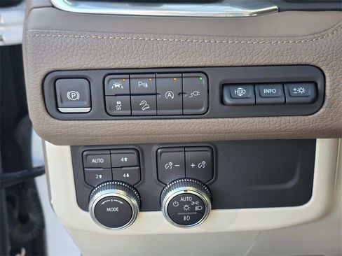 Used 2021 GMC Yukon Denali image 16