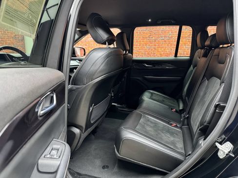 Used 2023 Jeep Grand Cherokee Altitude AWD/4WD image 23