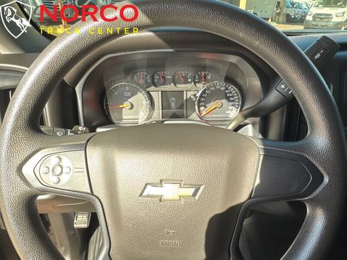 Used 2018 Chevrolet Silverado 1500 Custom image 18