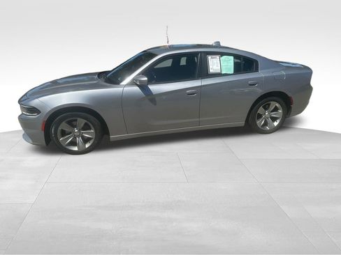 Used 2018 Dodge Charger SXT Plus RWD image 5