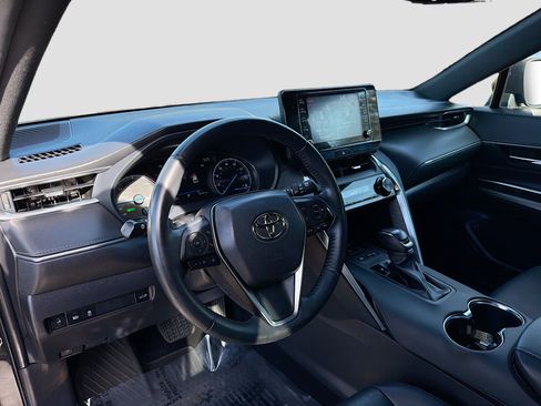 Used 2022 Toyota Venza XLE image 23