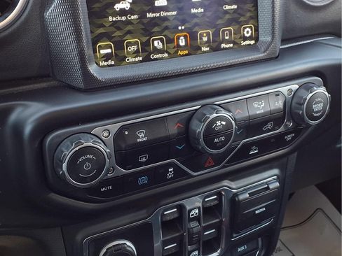 Used 2023 Jeep Wrangler Unlimited Sahara AWD/4WD image 8