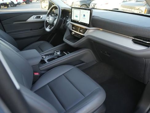 Used 2025 Ford Explorer Active w/ Active Comfort Package image 19