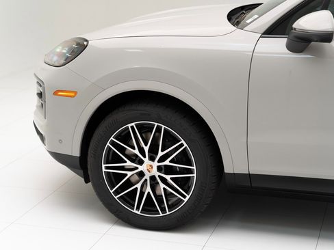 New 2025 Porsche Cayenne image 11
