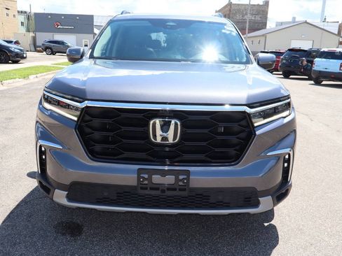 Used 2025 Honda Pilot Elite image 13