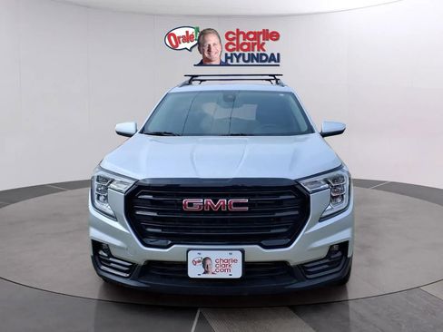 Used 2022 GMC Terrain SLT w/ LPO, 'HIT The Road' Package FWD image 8