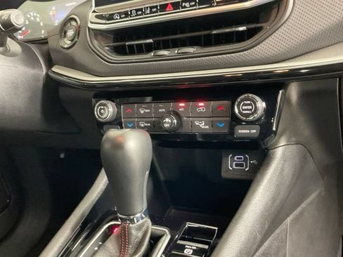 Used 2025 Jeep Compass Trailhawk AWD/4WD image 17