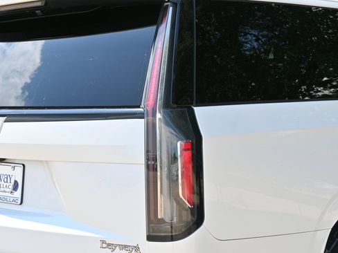 Used 2021 Cadillac Escalade ESV Sport w/ Driver Assist Tech Package AWD/4WD image 21