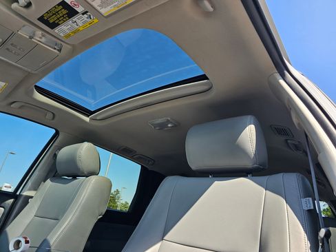 Used 2019 Toyota Sequoia SR5 AWD/4WD image 61