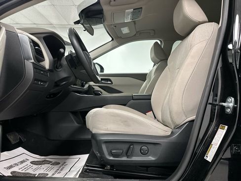 Used 2025 Nissan Rogue SV image 16