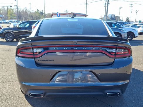 Used 2018 Dodge Charger SXT w/ Blacktop Package image 2