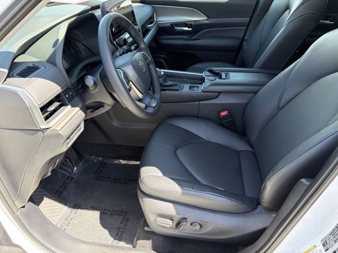 Certified 2026 Toyota Grand Highlander AWD Hybrid image 26