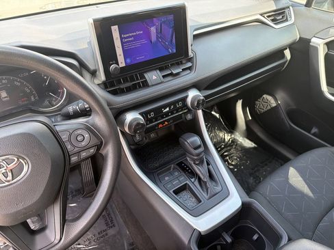 Used 2024 Toyota RAV4 XLE FWD image 29