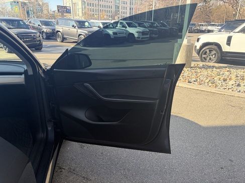 Used 2022 Tesla Model Y Performance image 9