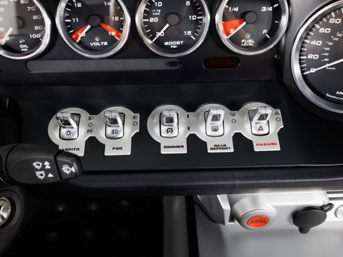 Used 2006 Ford GT RWD image 21