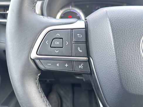 Used 2021 Toyota Highlander LE image 18