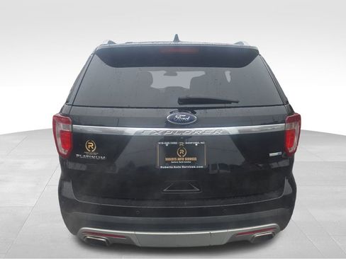 Used 2017 Ford Explorer Platinum image 4
