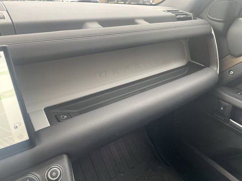 Used 2025 Land Rover Defender 110 X-Dynamic SE image 21