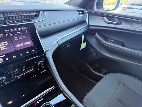 New 2025 Jeep Grand Cherokee L Laredo w/ Luxury Tech Group I image 16