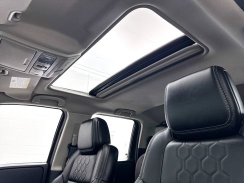 Used 2024 Nissan Frontier SL w/ Technology Package RWD image 1
