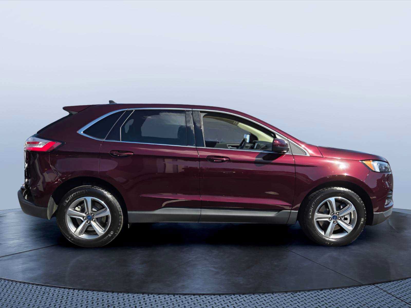 Used 2022 Ford Edge SEL w/ Convenience Package AWD/4WD image 2