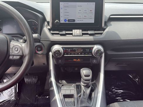 Used 2024 Toyota RAV4 XLE FWD image 12