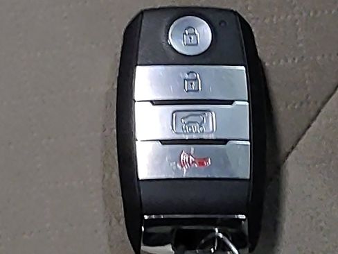 Used 2020 Kia Sorento S image 32