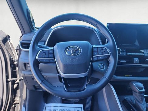 Used 2023 Toyota Highlander XSE AWD/4WD image 13