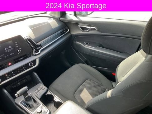 Used 2024 Kia Sportage LX image 21