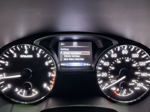 Used 2018 Nissan Pathfinder Platinum w/ Cargo Package image 19