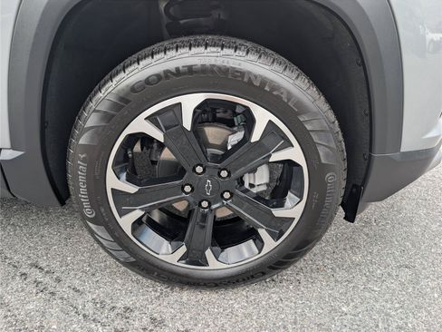 Used 2025 Chevrolet Equinox LT AWD/4WD image 9