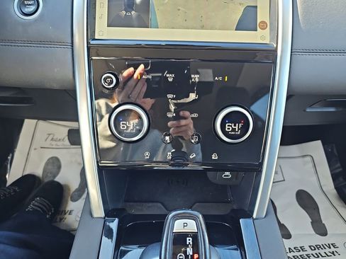 Used 2022 Land Rover Discovery Sport SE image 29