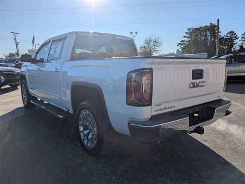 Used 2018 GMC Sierra 1500 SLT w/ SLT Premium Package image 3
