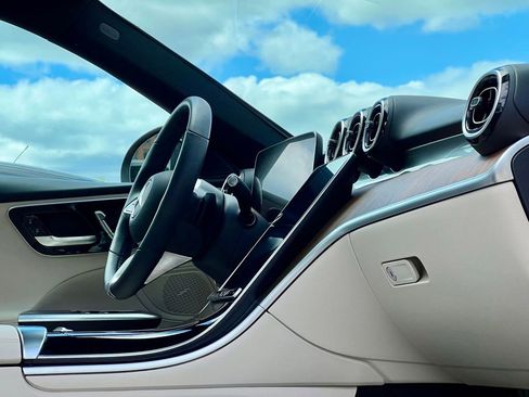 Certified 2022 Mercedes-Benz C 300 4MATIC Sedan image 12