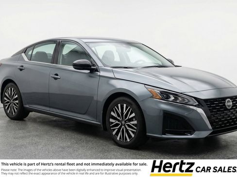 Used 2025 Nissan Altima 2.5 SV image 1