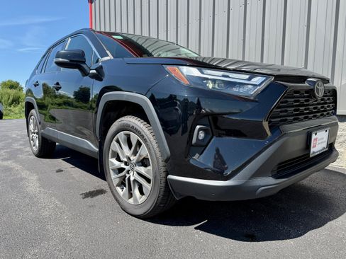 Certified 2022 Toyota RAV4 XLE Premium AWD/4WD image 13