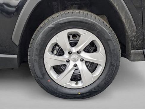 Used 2025 Toyota RAV4 LE image 28