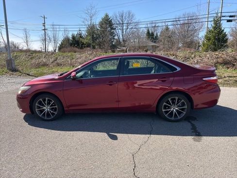 Used 2015 Toyota Camry XSE w/ Moonroof Package image 13