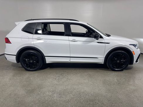 Used 2022 Volkswagen Tiguan SE R-Line image 2