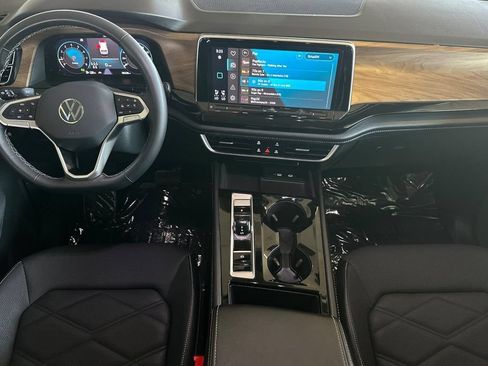 Used 2024 Volkswagen Atlas SE AWD/4WD image 14