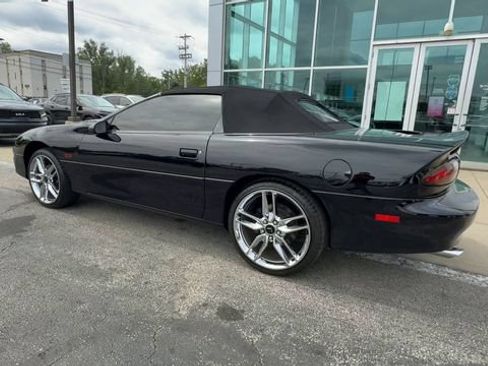 Used 2001 Chevrolet Camaro Z28 w/ SS Performance/Appearance Pkg RWD image 6