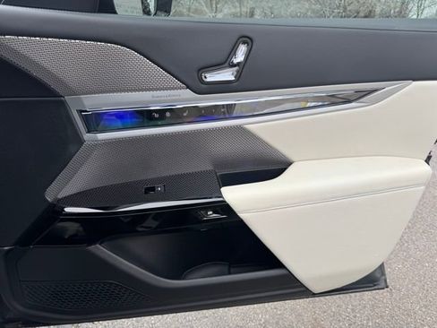 Certified 2023 BMW 760i xDrive w/ Parking Assistance Package image 32