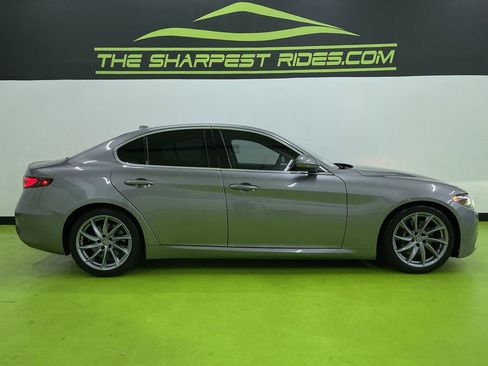Used 2019 Alfa Romeo Giulia image 11